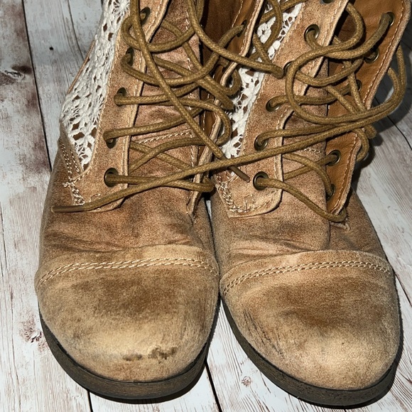 Tan Combat Boot Style Boots - Picture 3 of 4